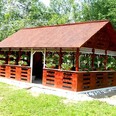 Nyaraló Pensiunea Izisoara Resort *